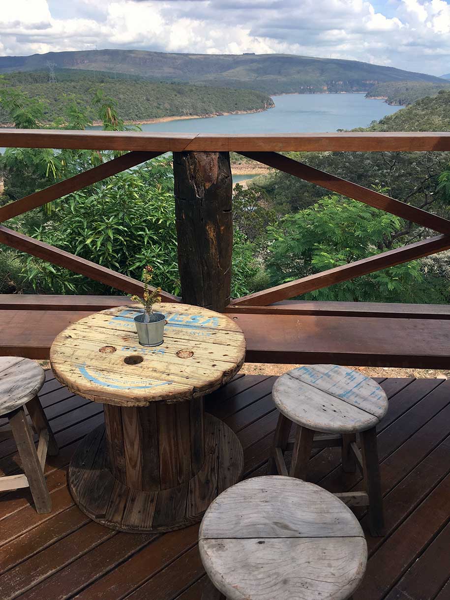 restaurante em Capitólio, MG, com vista para o lago de furnas