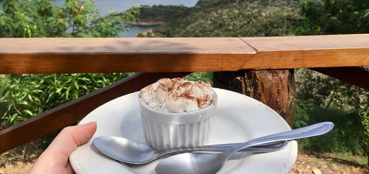 sobremesa em Capitólio, restaurante com vista para o lago de furnas