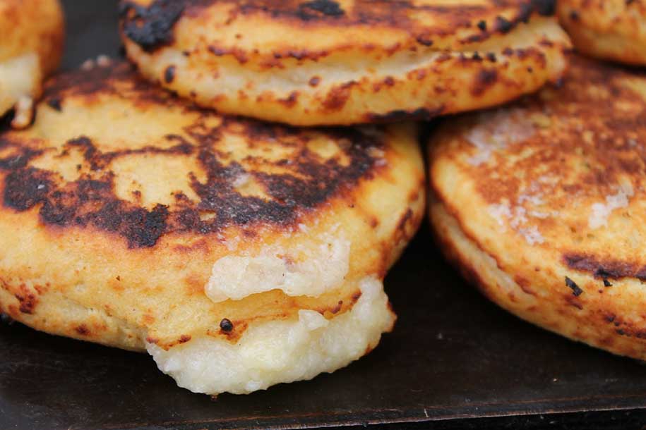 arepas, comida colombiana