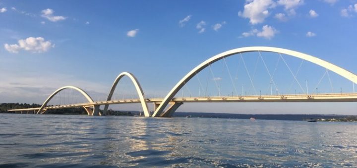 pont jk, em brasiliá, e lago paranoá